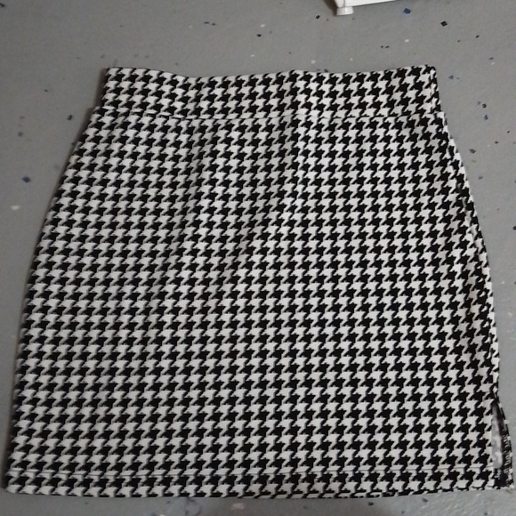 Mini skirt - Picture 2 of 3